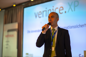 Michael Flürenbrock, Product Owner verinice, eröffnet die verinice.XP